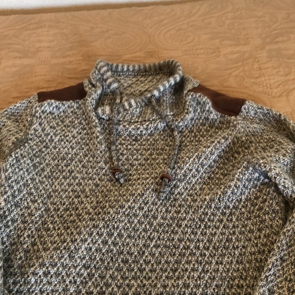 SWEATER. GOOD CONDITION. - Picture 2 of 4